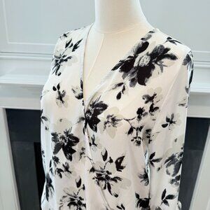 West Kei Floral Surplice Wrap Blouse 🖤🤍 – Size Medium ✨
